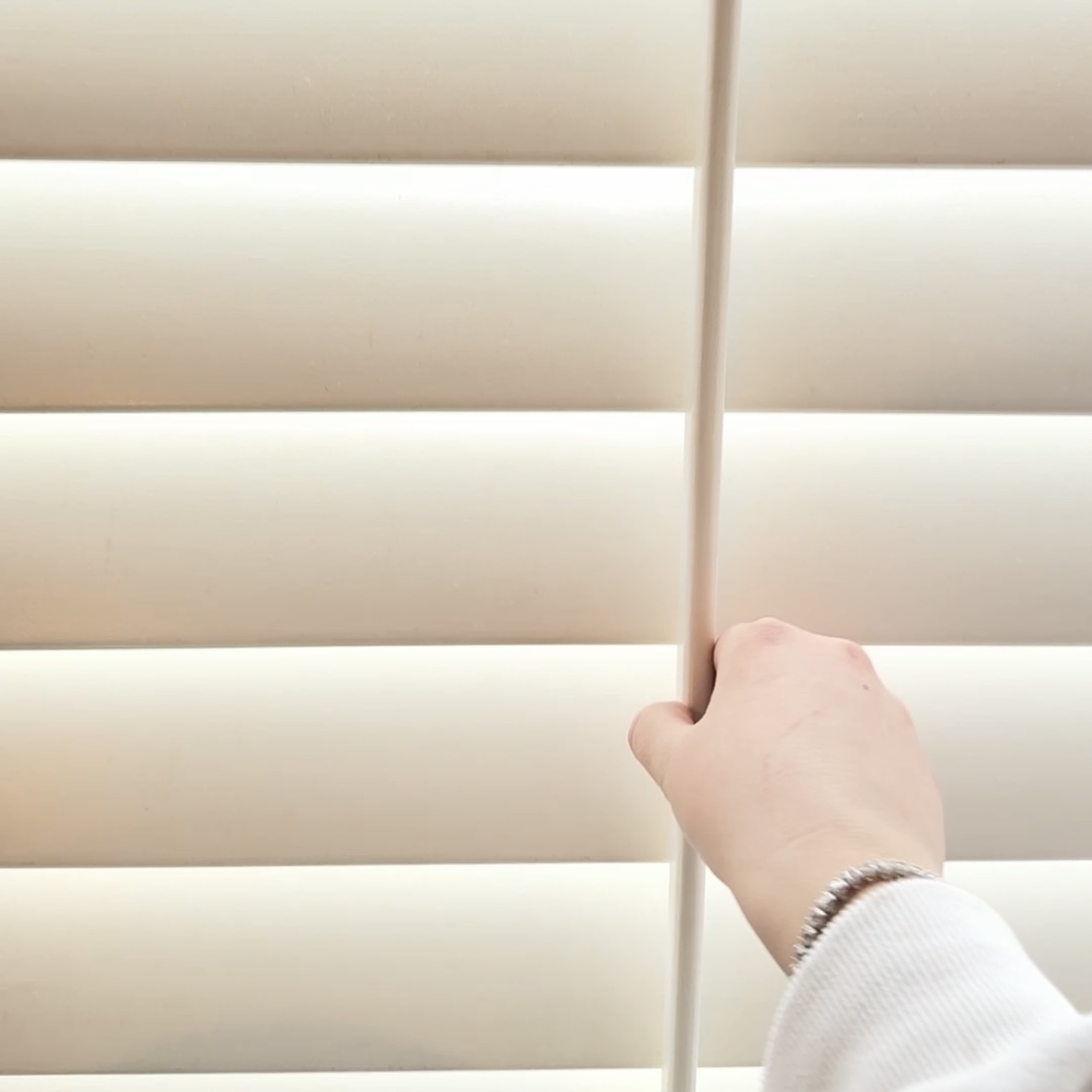 These are window shutters in my room. The sound is me opening and closing them. 