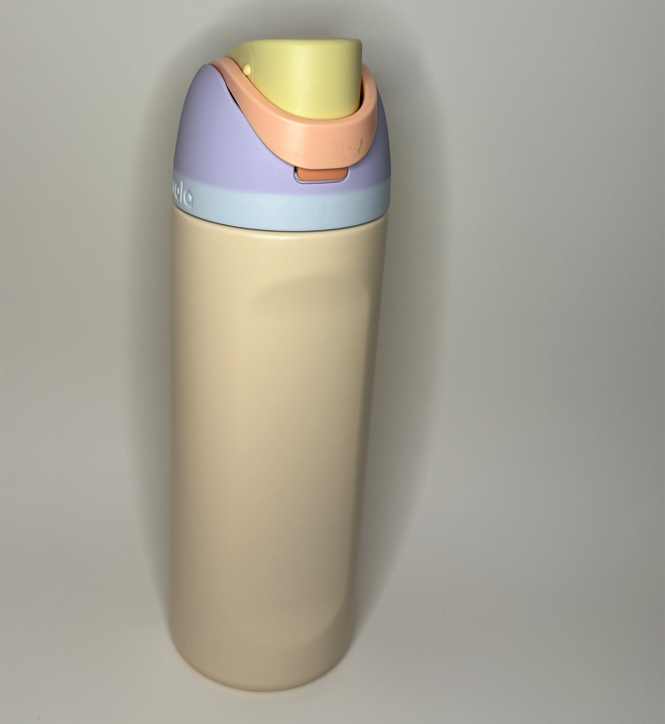 Image of the front of an Owala water bottle